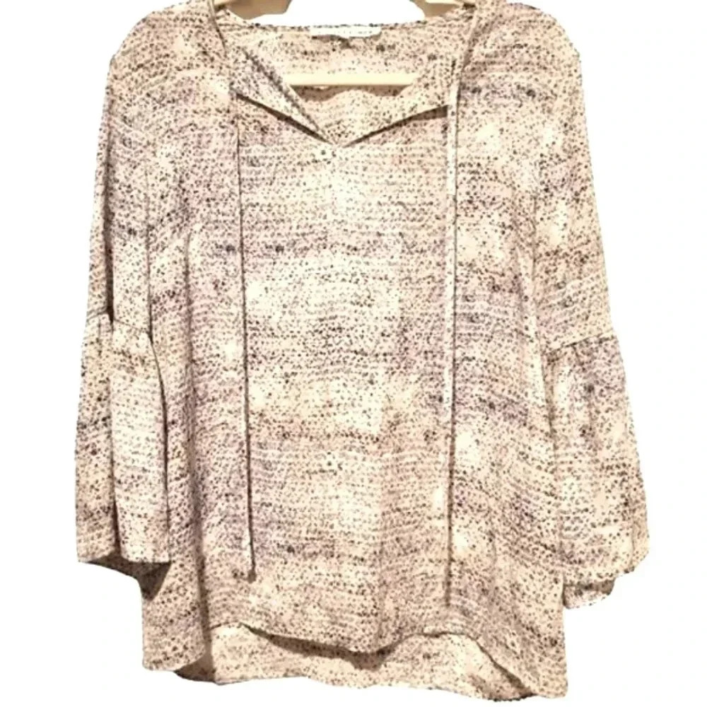 NWOT Violet & Claire blue and cream v neck longsleeve blouse Size Medium